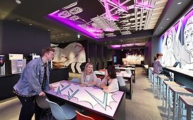 โรงแรมทาวินอส อาซากูซะ